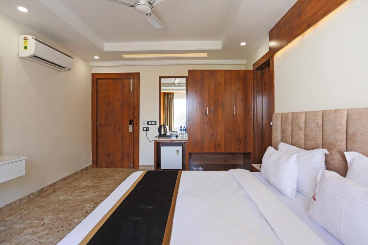 Hotel Deluxe Stay Inn - Near Delhi Airport Нью-Делі Екстер'єр фото
