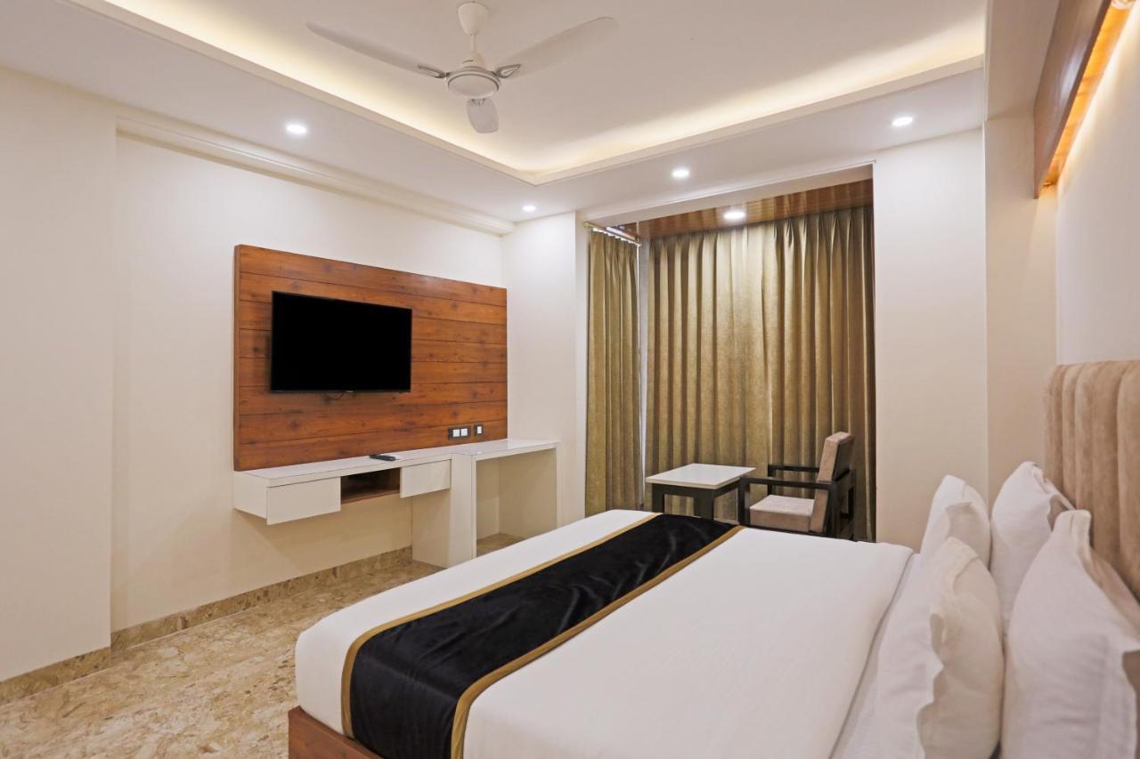Hotel Deluxe Stay Inn - Near Delhi Airport Нью-Делі Екстер'єр фото