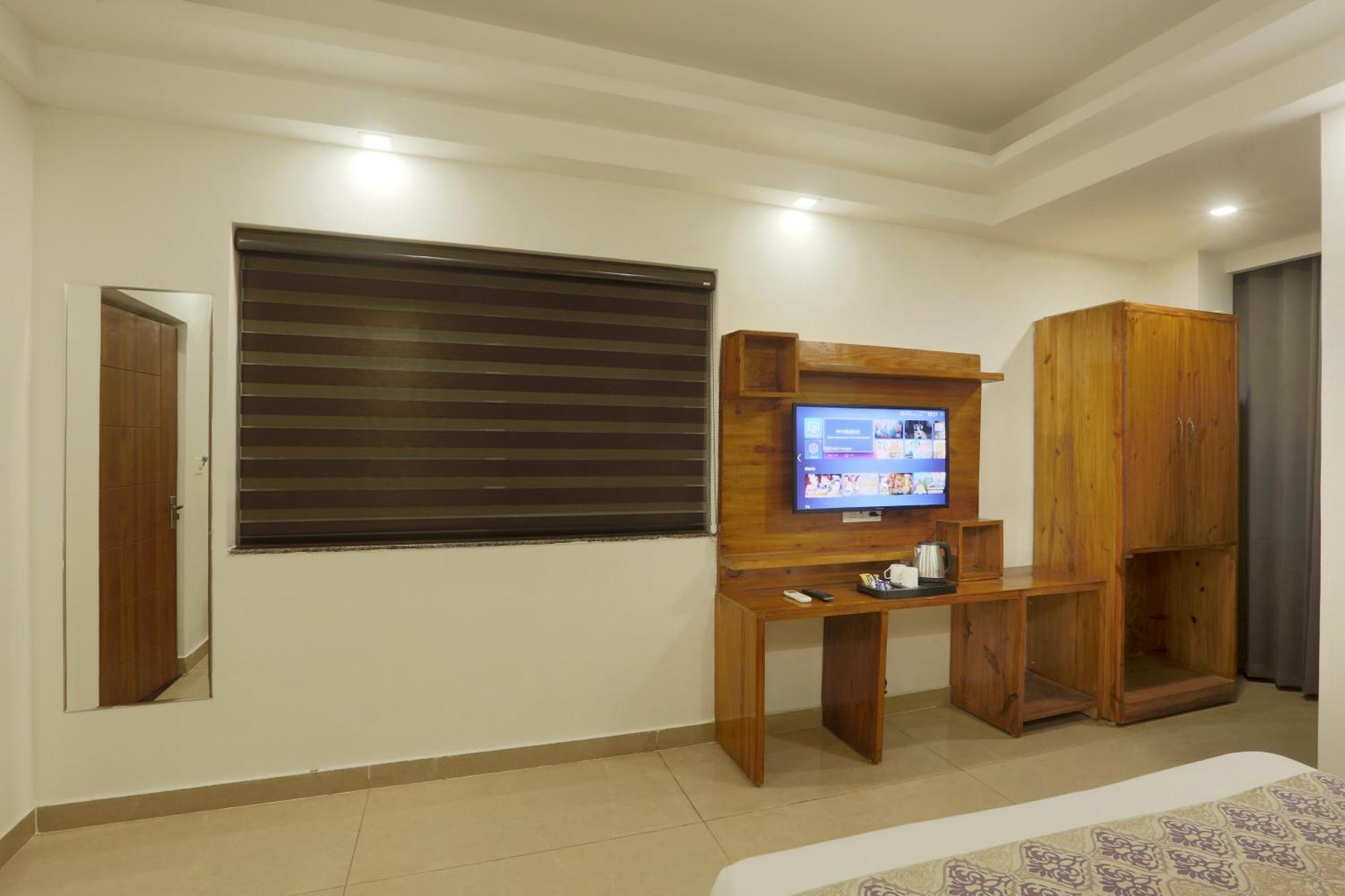 Hotel Deluxe Stay Inn - Near Delhi Airport Нью-Делі Екстер'єр фото