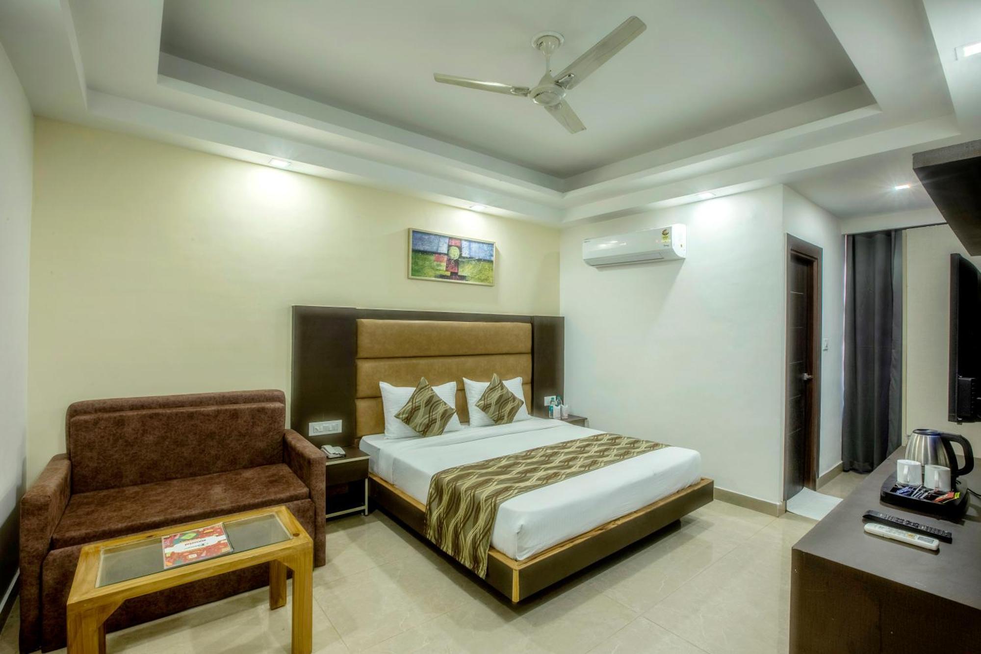 Hotel Deluxe Stay Inn - Near Delhi Airport Нью-Делі Екстер'єр фото