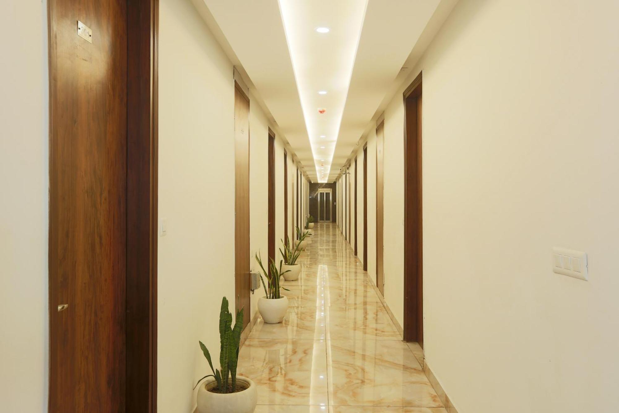 Hotel Deluxe Stay Inn - Near Delhi Airport Нью-Делі Екстер'єр фото