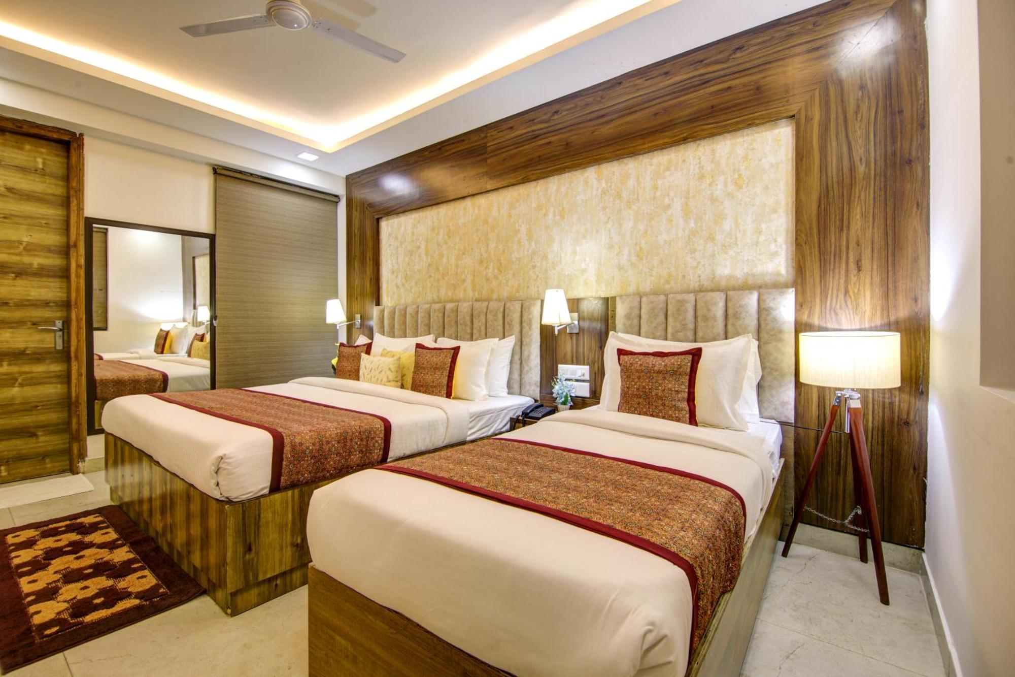 Hotel Deluxe Stay Inn - Near Delhi Airport Нью-Делі Екстер'єр фото